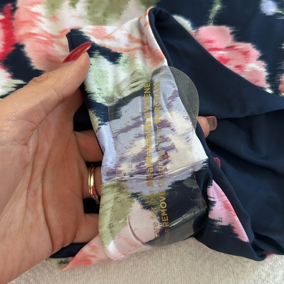 Maaji Women's Standard Plunge reversible swimsuit, Medium, $178 - Picture 4 of 13